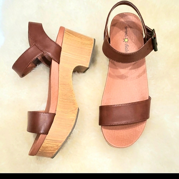 Platform sandals - Picture 2 of 4